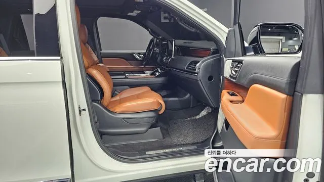 Lincoln Navigator 2021 thumb 11
