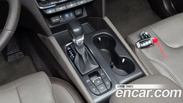 Hyundai Santa Fe 2018 thumb 8