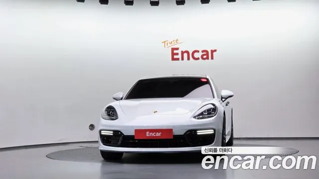 Porsche Panamera 2018 thumb 3