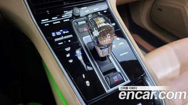 Porsche Panamera 2018 thumb 9