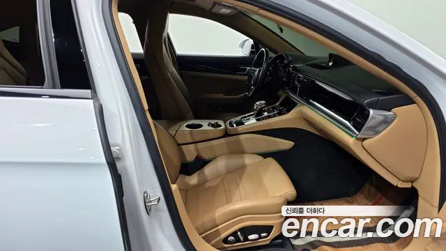 Porsche Panamera 2018 thumb 11