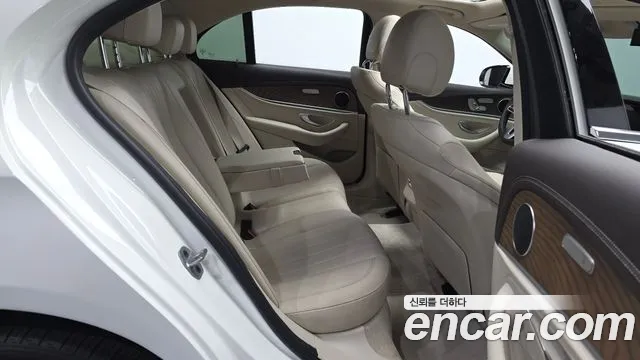 Mercedes-Benz E-Класс 2019 thumb 12