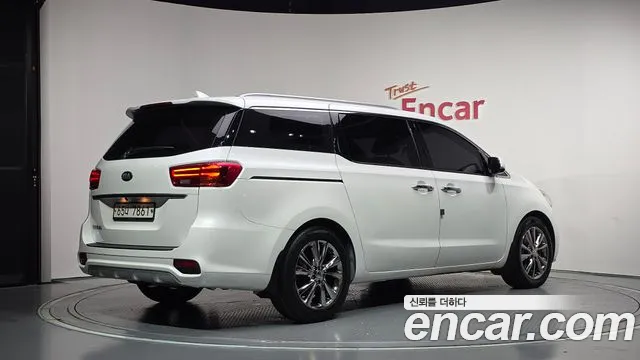 Kia Carnival 2019 thumb 2