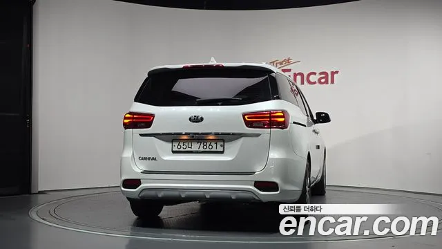 Kia Carnival 2019 thumb 4