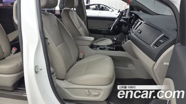 Kia Carnival 2019 thumb 11