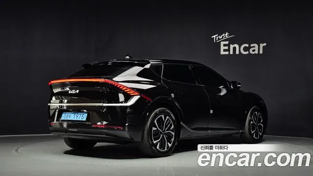 Kia EV6 2023 thumb 2