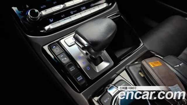 Genesis G90 2017 thumb 8