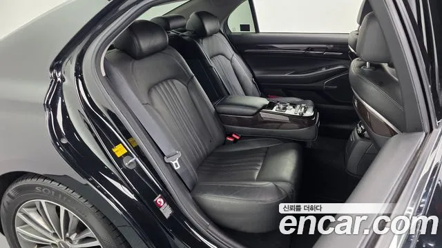 Genesis G90 2017 thumb 10