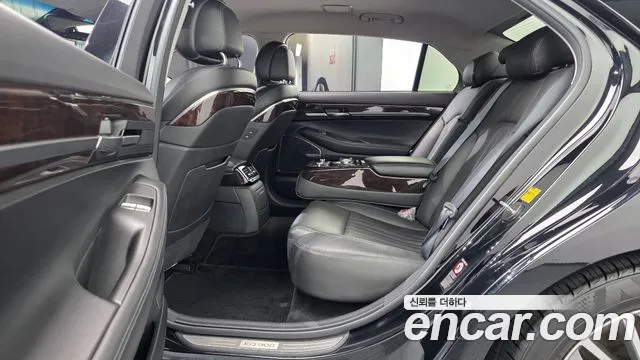 Genesis G90 2017 thumb 11