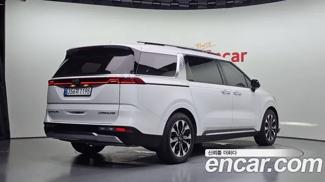 Kia Carnival 2021 thumb 2