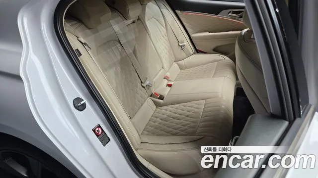 Genesis G70 2019 thumb 11