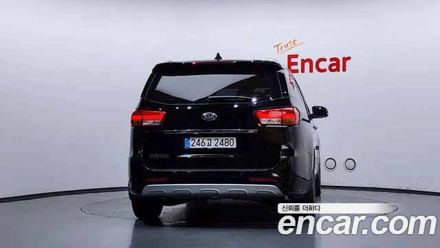 Kia Carnival 2017 thumb 4