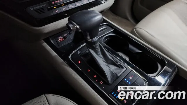 Kia Carnival 2017 thumb 9