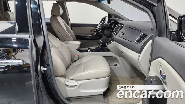 Kia Carnival 2017 thumb 11