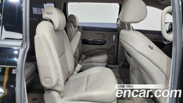 Kia Carnival 2017 thumb 12