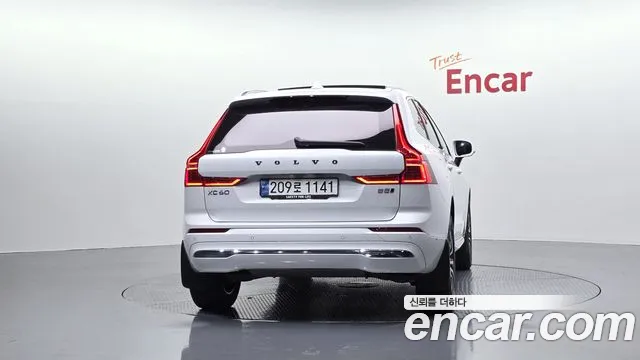 Volvo XC60 2024 thumb 3