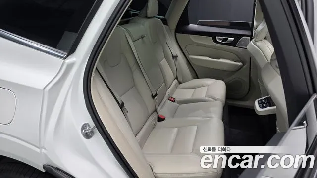 Volvo XC60 2024 thumb 10