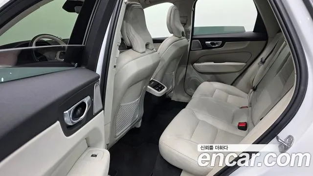 Volvo XC60 2024 thumb 11