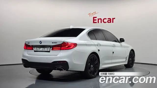 BMW 5-Series 2018 thumb 2
