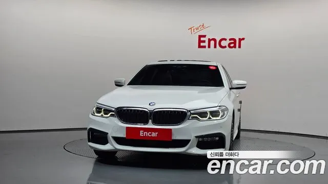 BMW 5-Series 2018 thumb 3