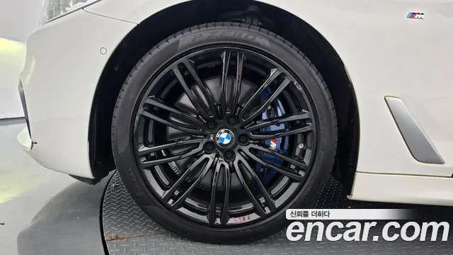 BMW 5-Series 2018 thumb 5