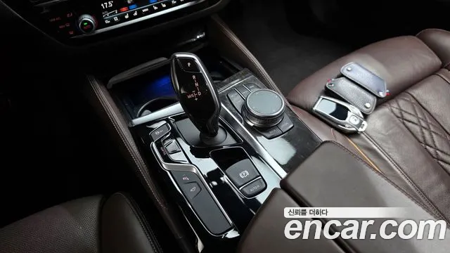 BMW 5-Series 2018 thumb 9