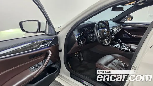 BMW 5-Series 2018 thumb 10