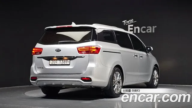Kia Carnival 2019 thumb 2