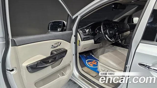 Kia Carnival 2019 thumb 10