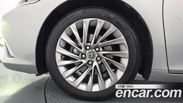 Lexus ES 2019 thumb 5