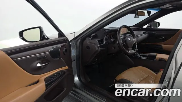 Lexus ES 2019 thumb 10