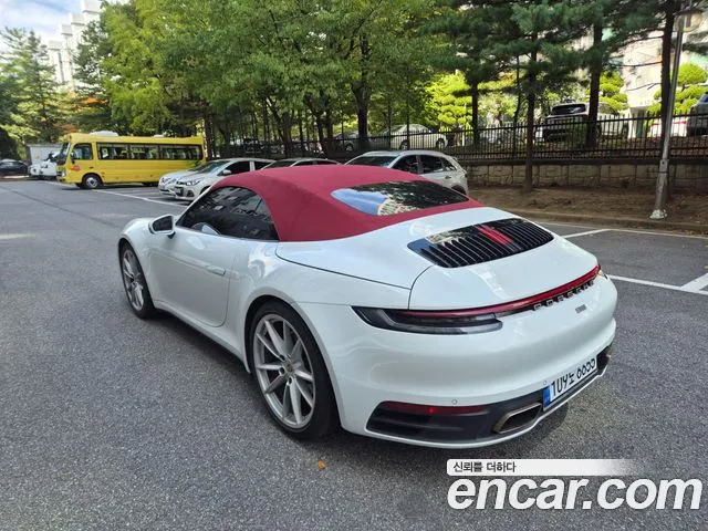 Porsche 911 2020 thumb 2