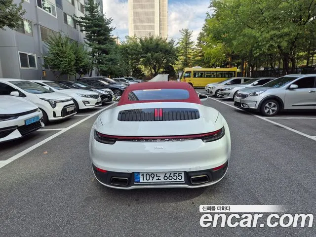 Porsche 911 2020 thumb 4