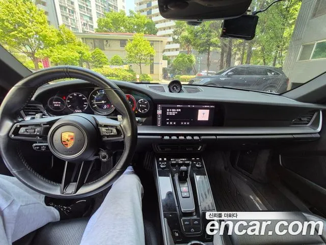 Porsche 911 2020 thumb 10