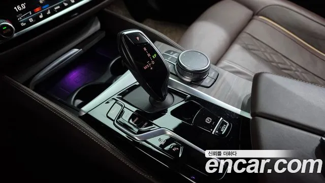 BMW 5-Series 2021 thumb 9