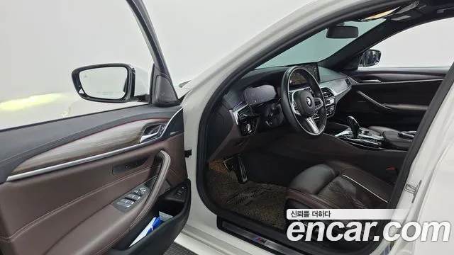 BMW 5-Series 2021 thumb 10