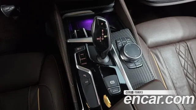 BMW 5-Series 2019 thumb 9