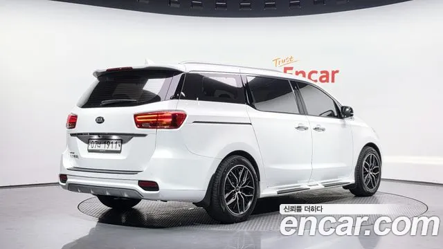 Kia Carnival 2018 thumb 2