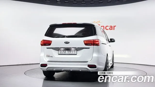 Kia Carnival 2018 thumb 4