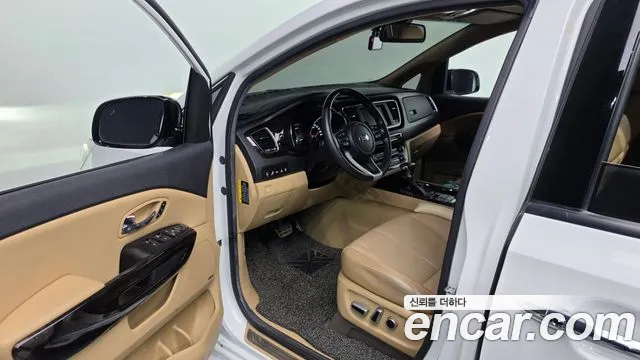 Kia Carnival 2018 thumb 10