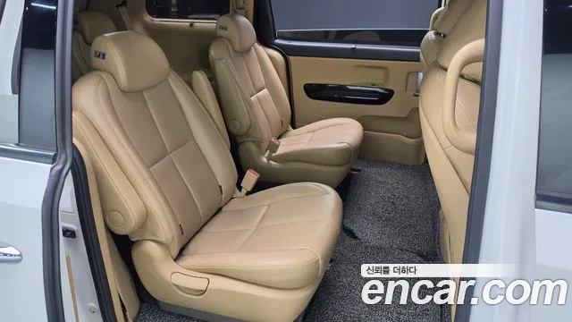 Kia Carnival 2018 thumb 12
