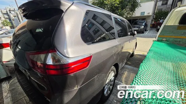 Toyota Sienna 2015 thumb 2