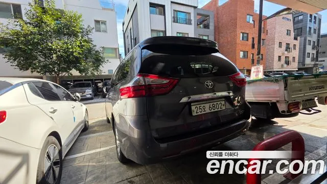 Toyota Sienna 2015 thumb 4