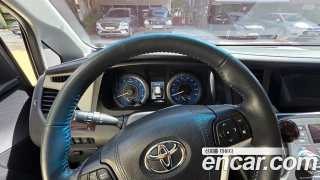 Toyota Sienna 2015 thumb 8