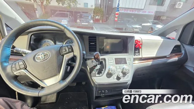 Toyota Sienna 2015 thumb 9