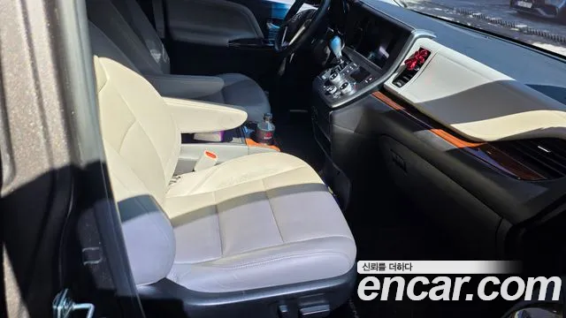 Toyota Sienna 2015 thumb 10