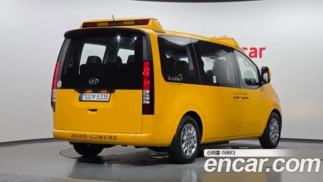 Hyundai Staria 2023 thumb 2