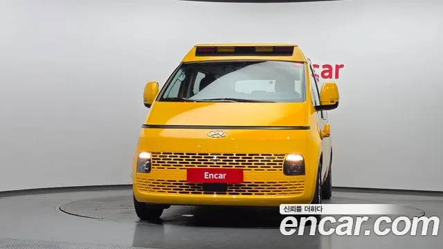 Hyundai Staria 2023 thumb 3