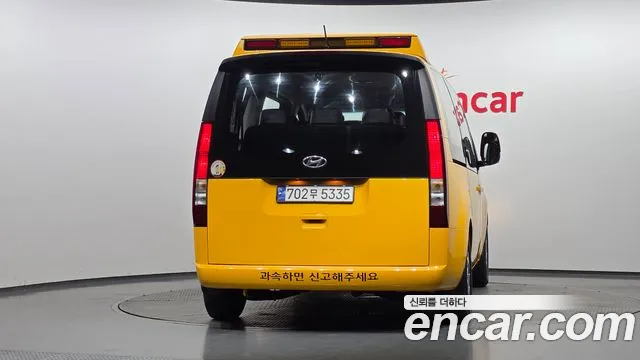 Hyundai Staria 2023 thumb 4