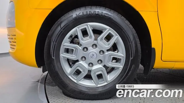 Hyundai Staria 2023 thumb 5
